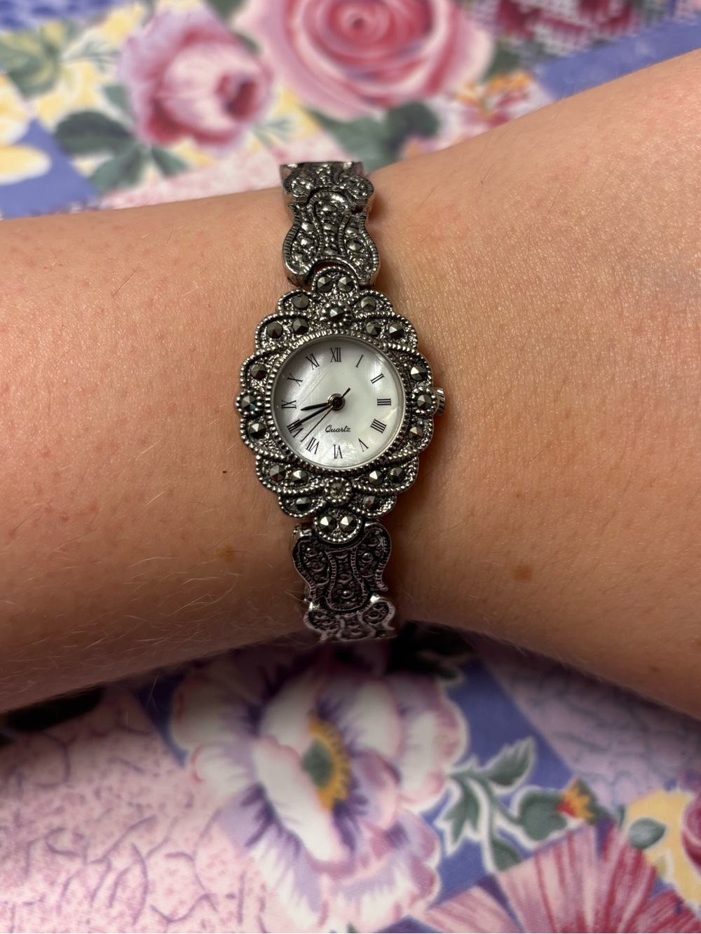 Vintage women’s QUARTZ watch with rhinestones silver tones stainless steel